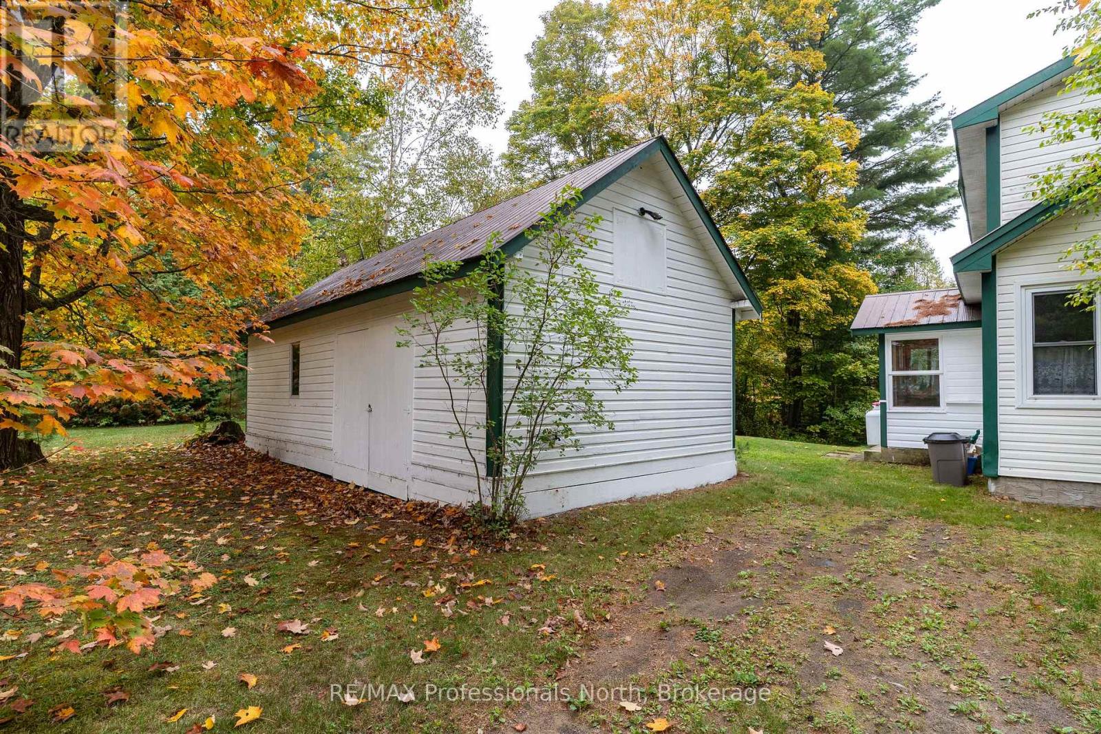49 Beach Road, Huntsville (Stephenson), Ontario  P0B 1M0 - Photo 38 - X12375856