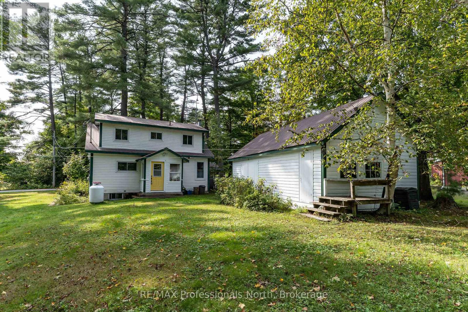 49 Beach Road, Huntsville (Stephenson), Ontario  P0B 1M0 - Photo 41 - X12375856