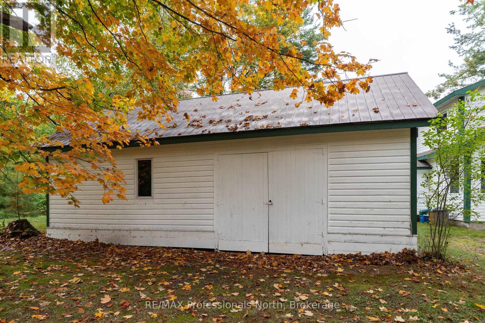 49 Beach Road, Huntsville (Stephenson), Ontario  P0B 1M0 - Photo 40 - X12375856