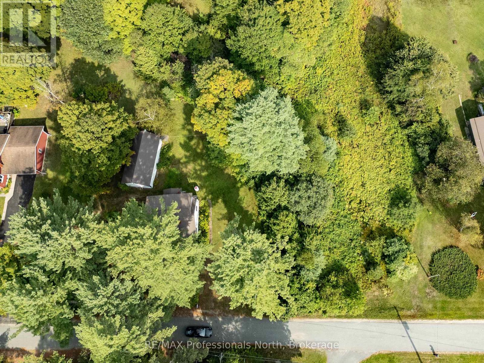 49 Beach Road, Huntsville (Stephenson), Ontario  P0B 1M0 - Photo 45 - X12375856