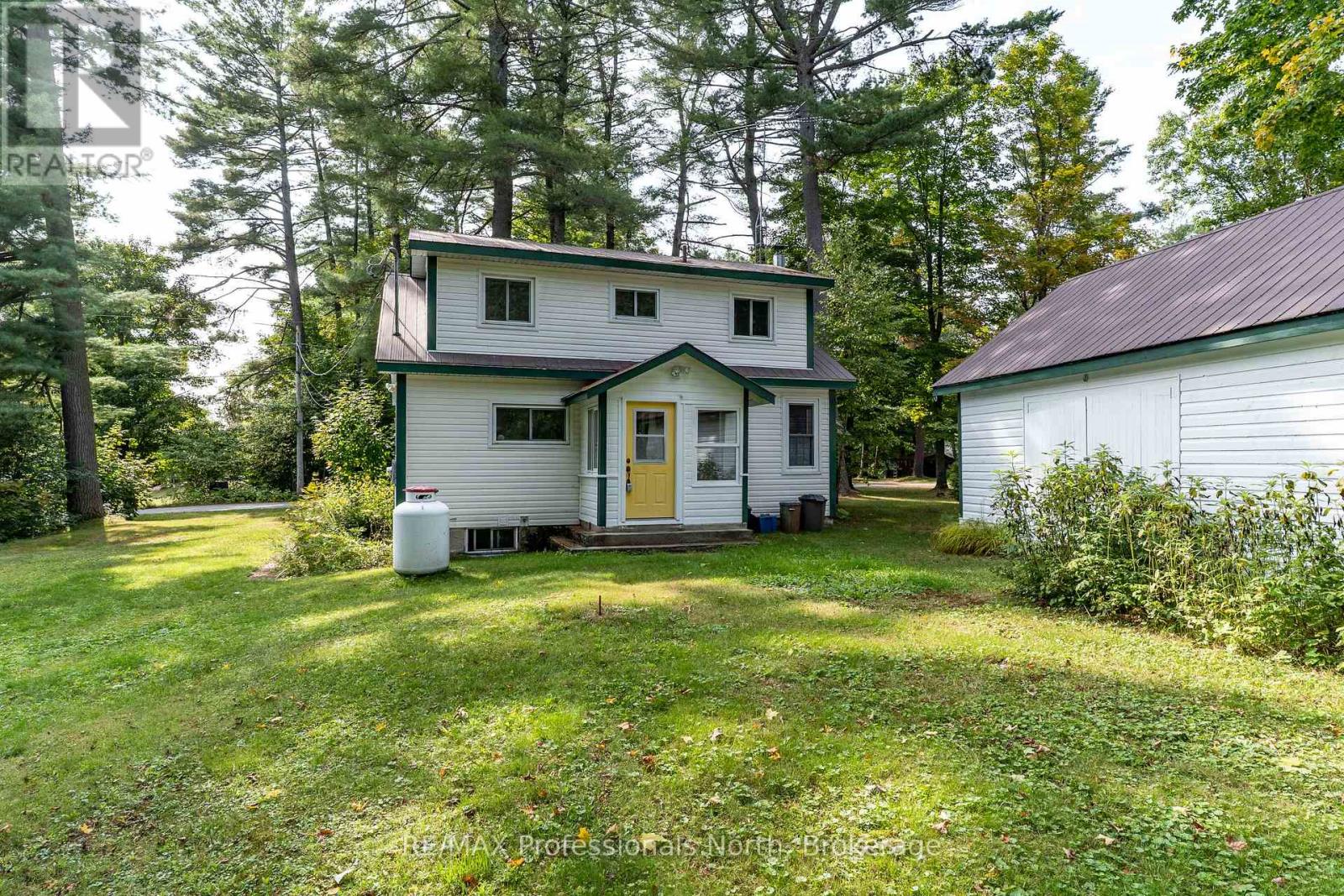 49 Beach Road, Huntsville (Stephenson), Ontario  P0B 1M0 - Photo 42 - X12375856