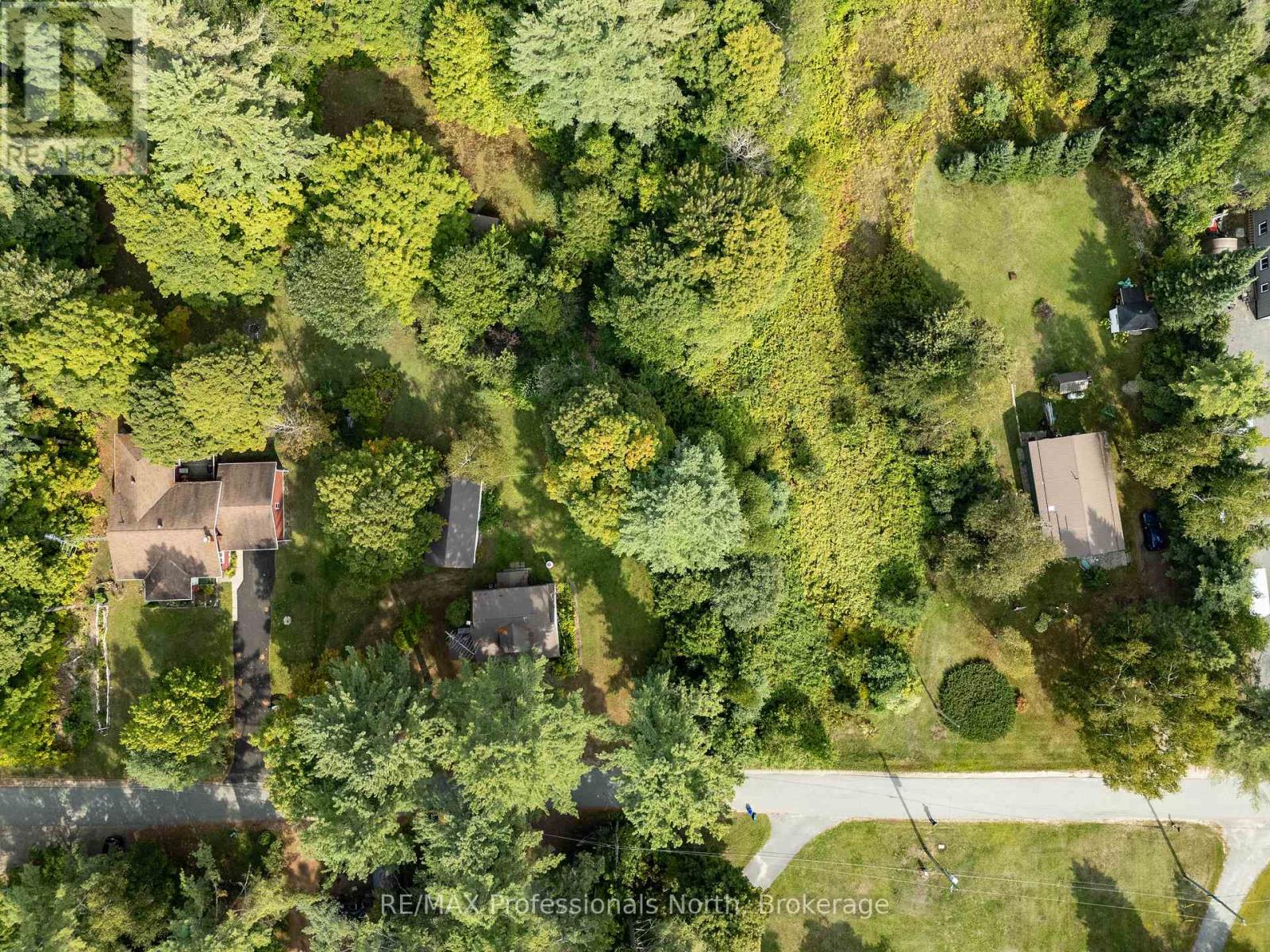 49 Beach Road, Huntsville (Stephenson), Ontario  P0B 1M0 - Photo 46 - X12375856