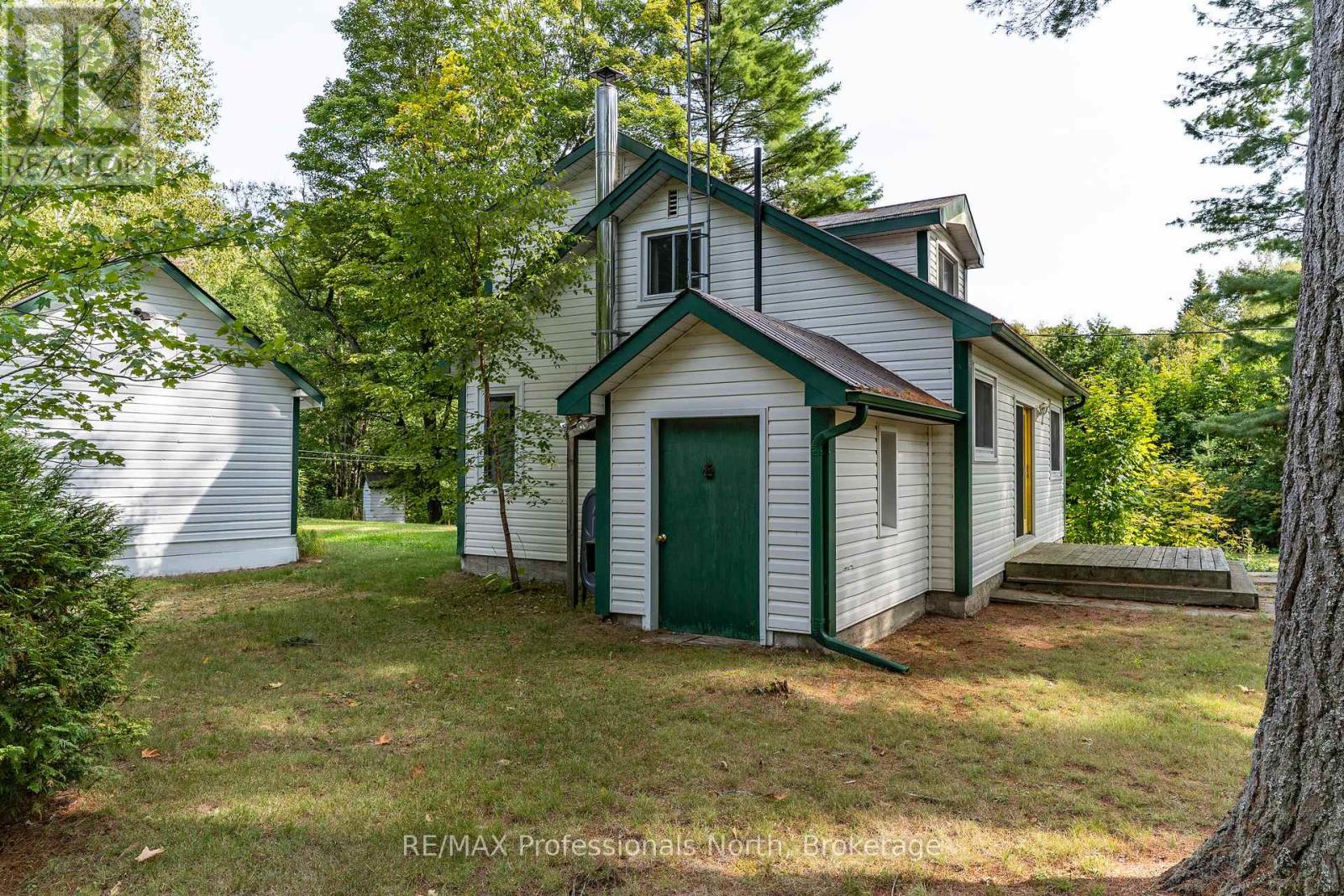 49 Beach Road, Huntsville (Stephenson), Ontario  P0B 1M0 - Photo 44 - X12375856