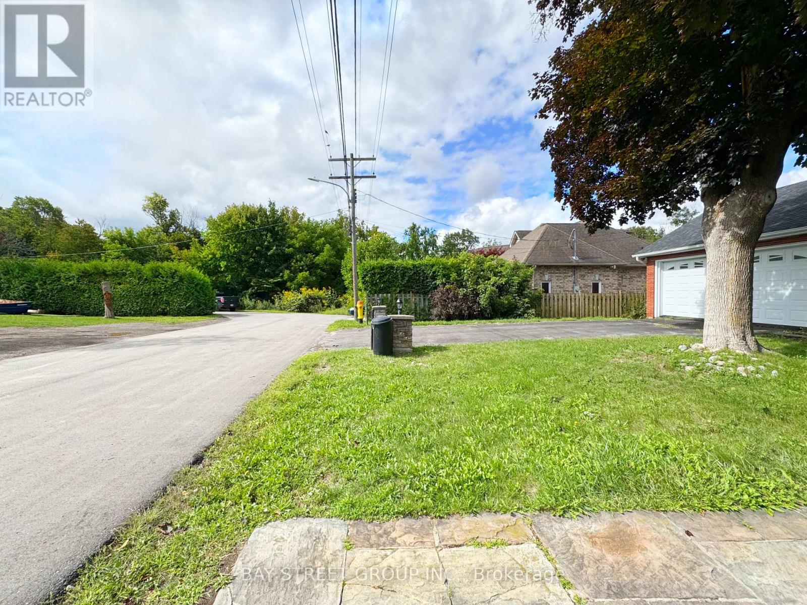 Main Floor - 8 Middle Street, Georgina, Ontario  L0E 1R0 - Photo 4 - N12393016