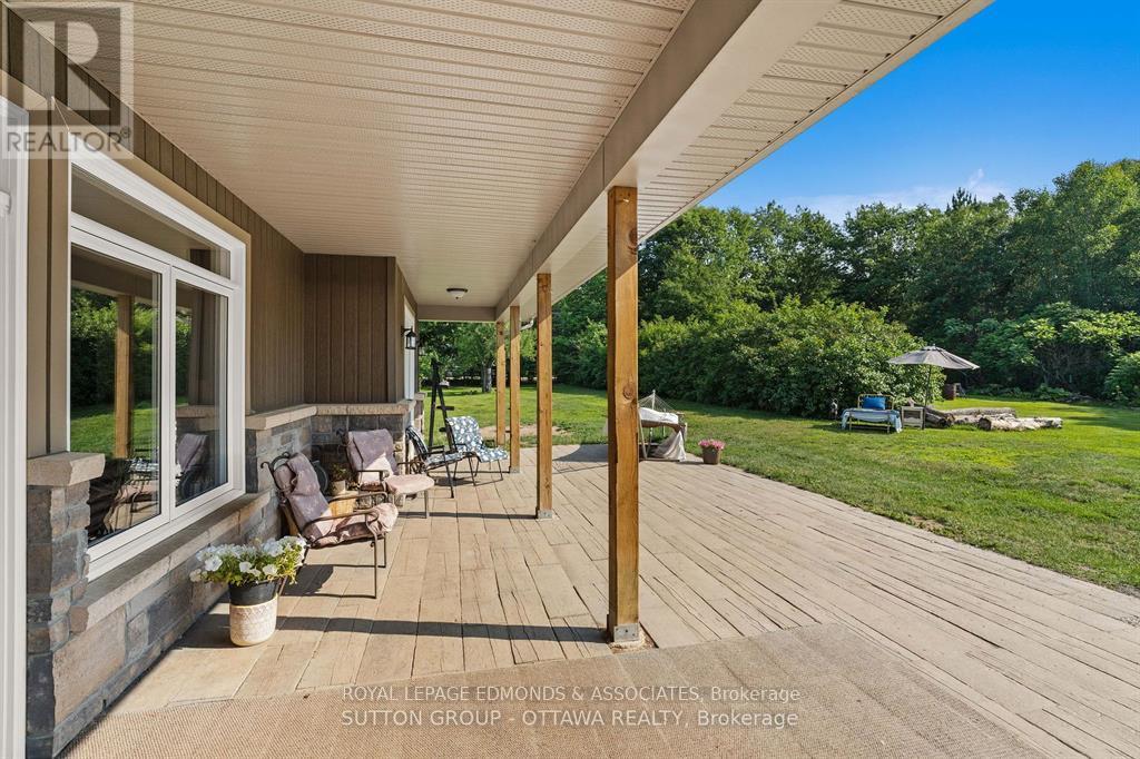 1448 Woito Station Road, Laurentian Valley, Ontario  K8A 6W5 - Photo 17 - X12393013