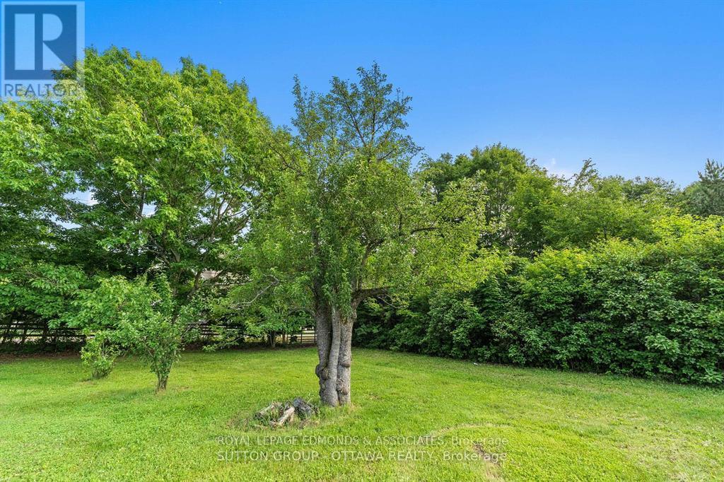 1448 Woito Station Road, Laurentian Valley, Ontario  K8A 6W5 - Photo 33 - X12393013