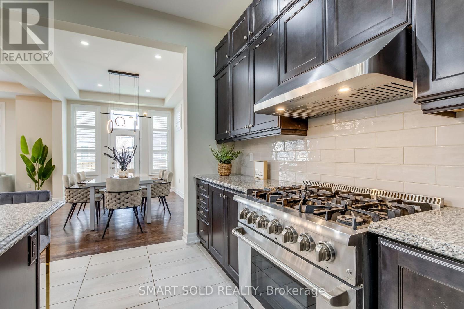 3263 Donald Mackay Street, Oakville, Ontario  L6M 0T1 - Photo 4 - W12392991