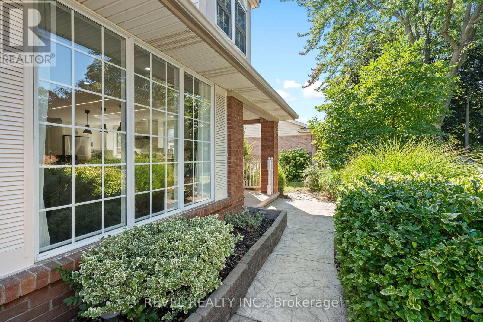 Property at 36 CAMBRIA DRIVE image 2