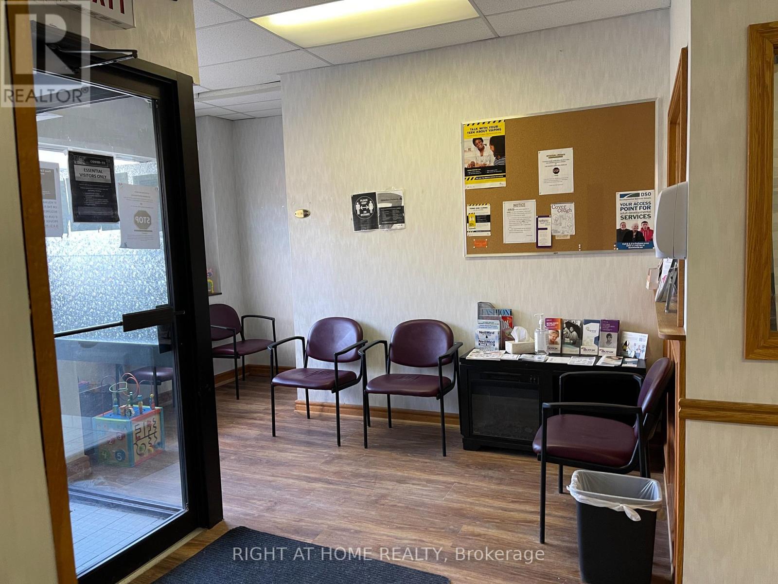 A - 640 Concession Street E, Hamilton, Ontario  L8V 1B5 - Photo 5 - X12393004