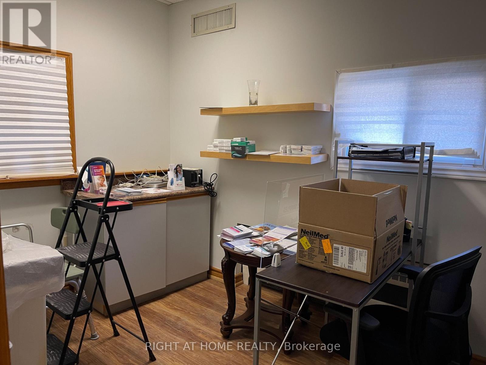 A - 640 Concession Street E, Hamilton, Ontario  L8V 1B5 - Photo 8 - X12393004