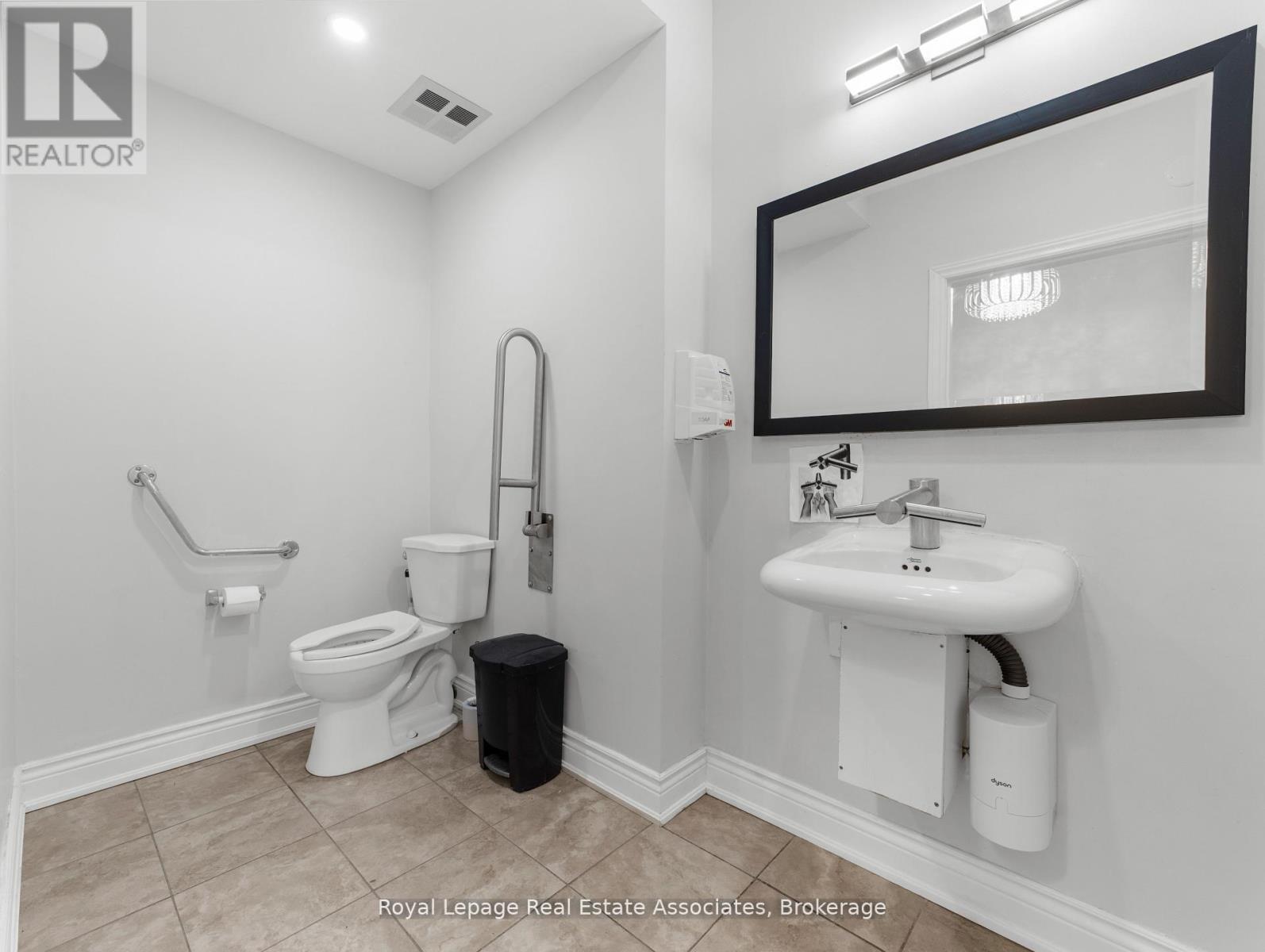 189 Hughson Street S, Hamilton, Ontario  L8N 2B6 - Photo 17 - X12393008
