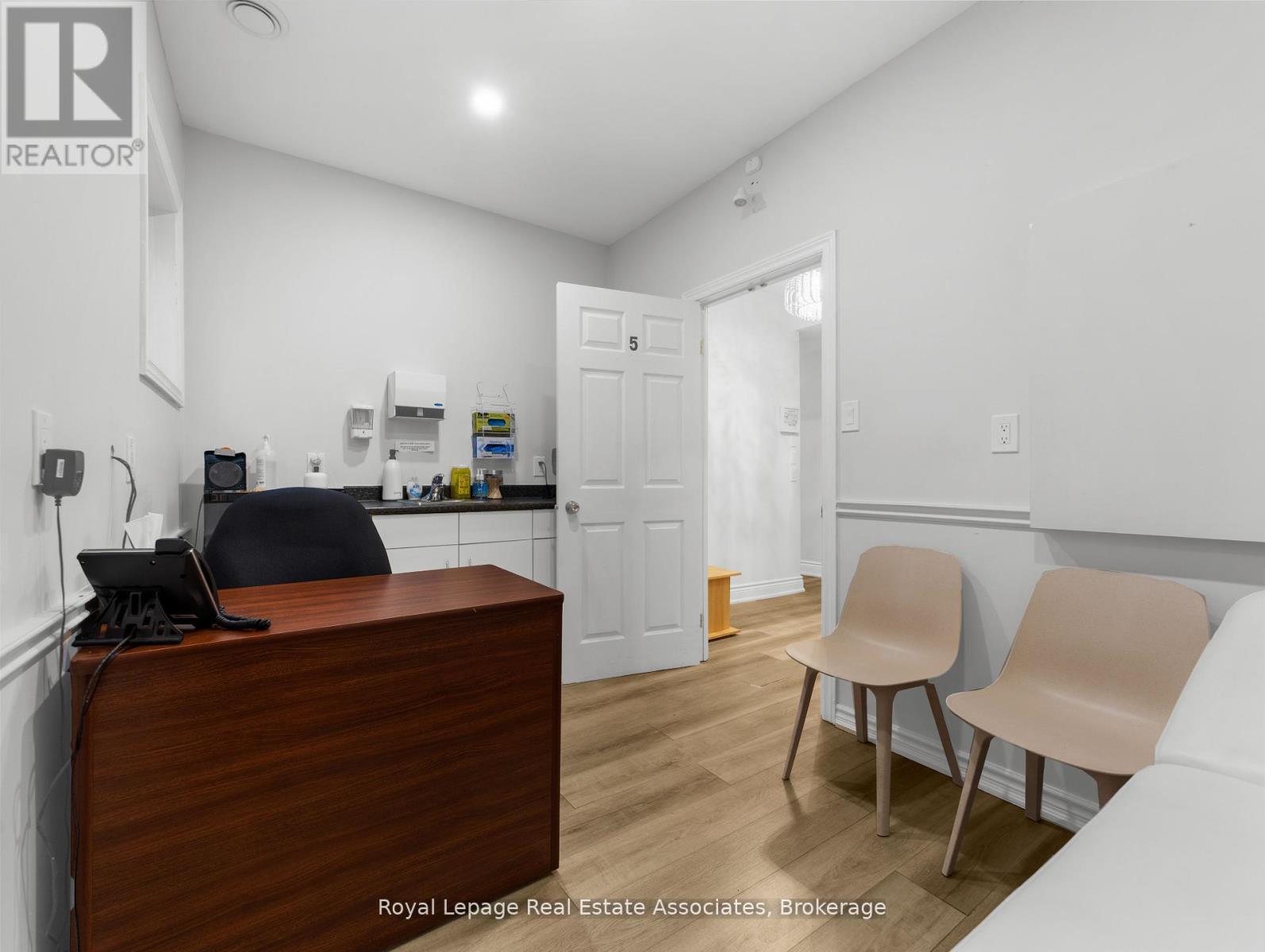 189 Hughson Street S, Hamilton, Ontario  L8N 2B6 - Photo 23 - X12393008