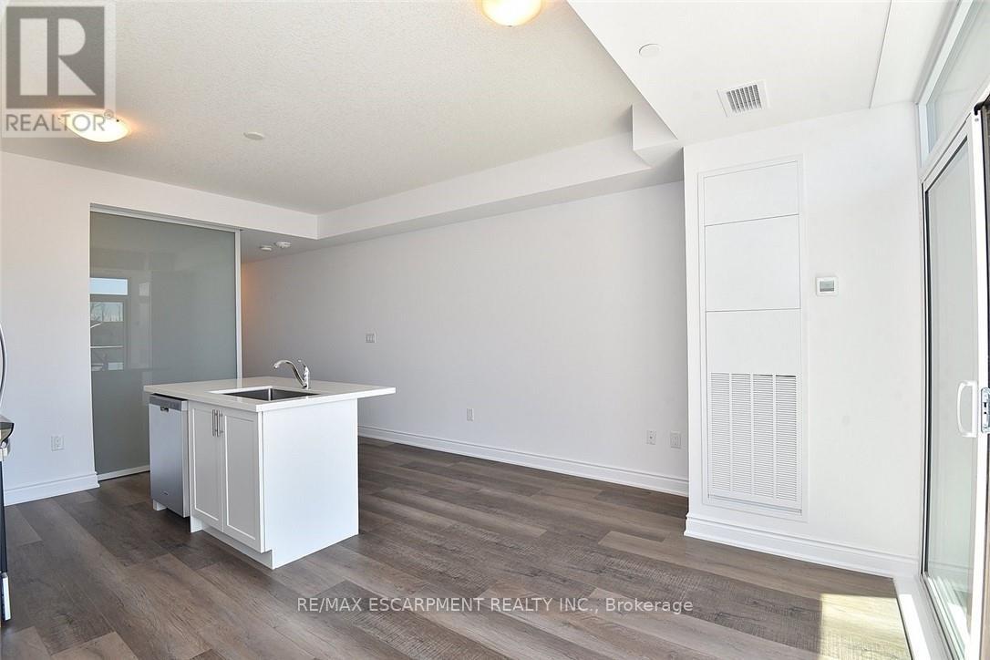 612 - 450 Dundas Street, Hamilton (Waterdown), Ontario  L0R 2H4 - Photo 3 - X12393017