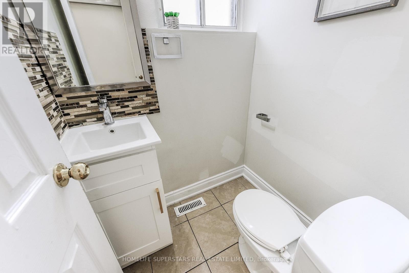 3 Lightwood Drive, Toronto (Thistletown-Beaumonde Heights), Ontario  M9V 2Z1 - Photo 16 - W12393034