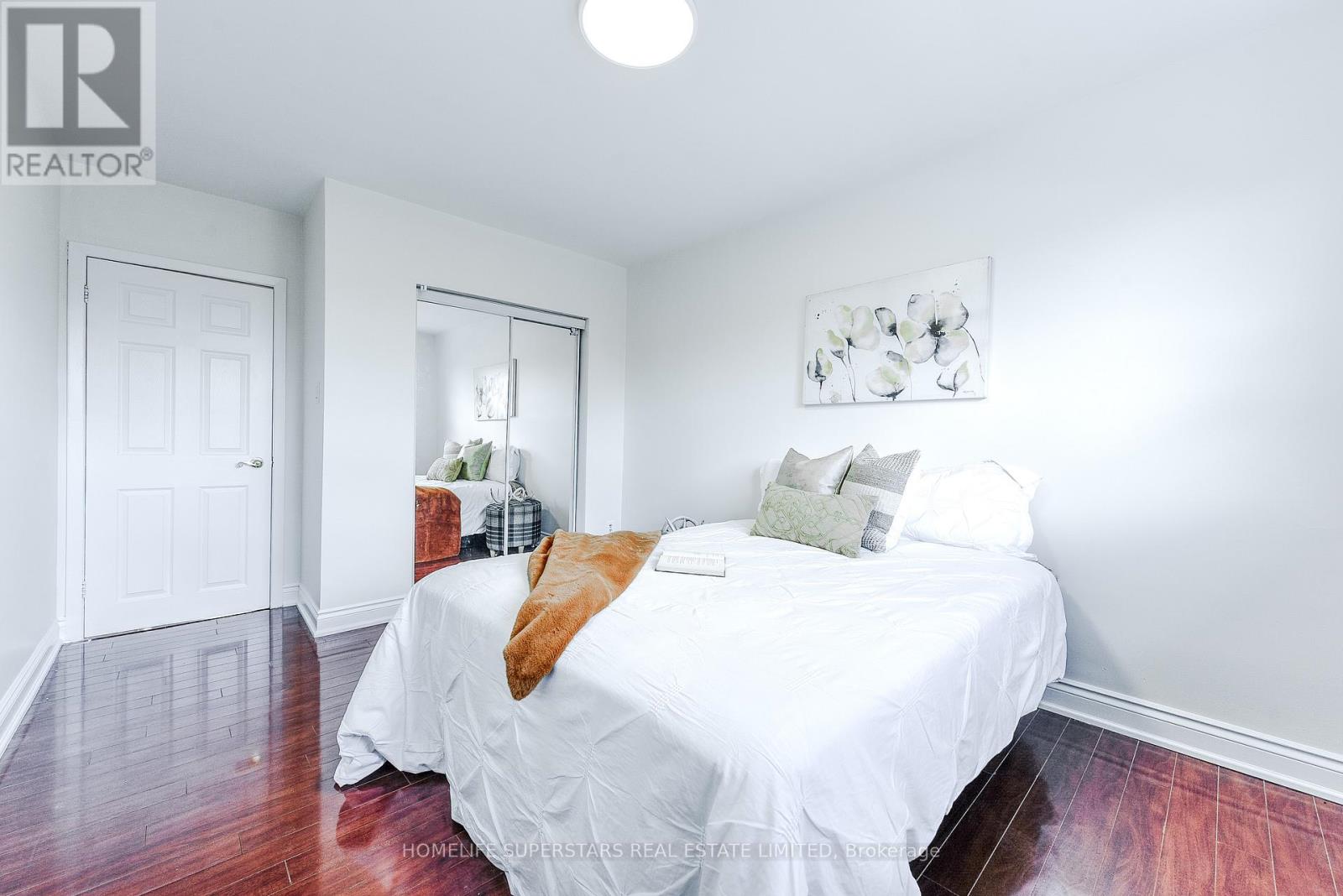 3 Lightwood Drive, Toronto (Thistletown-Beaumonde Heights), Ontario  M9V 2Z1 - Photo 19 - W12393034