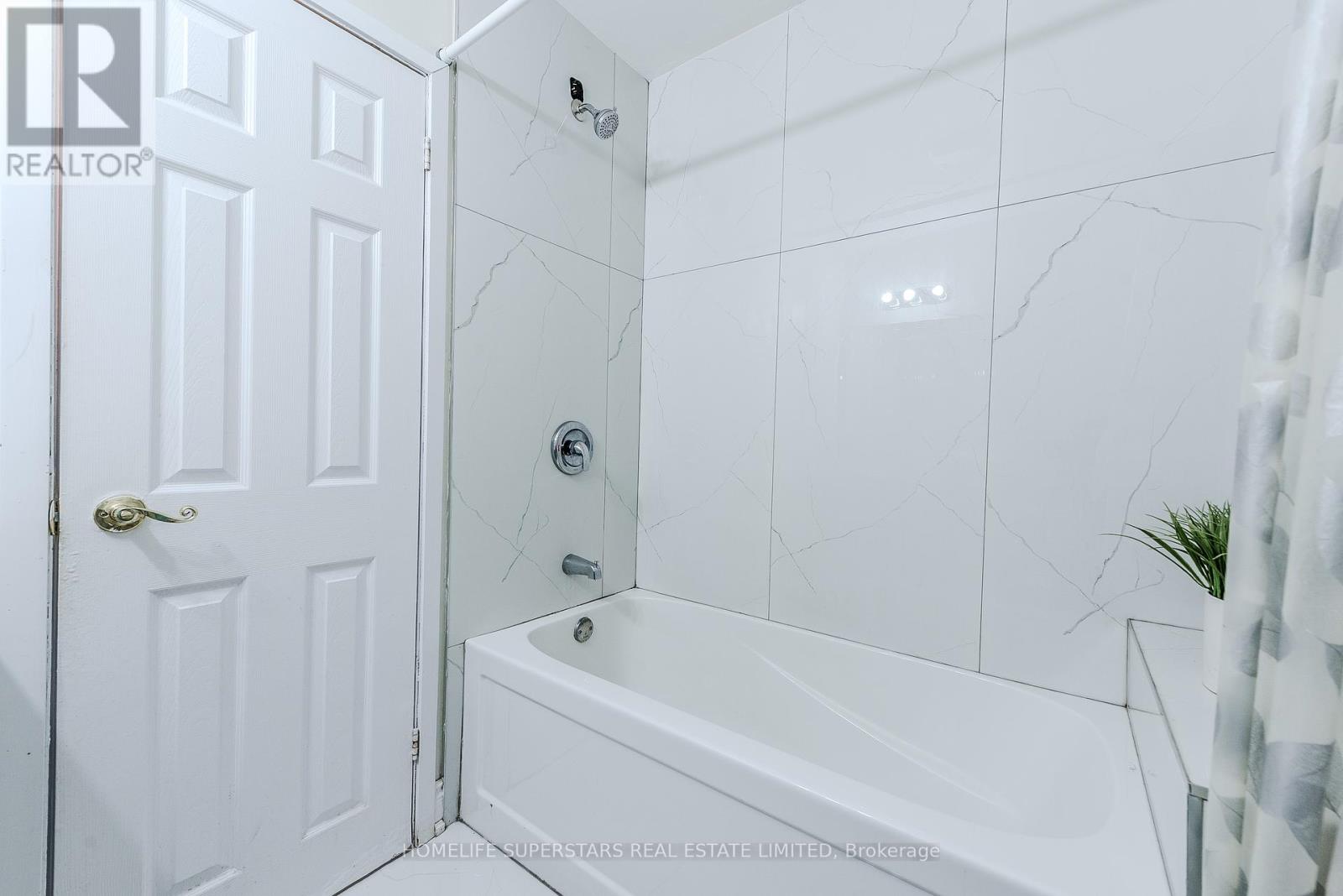 3 Lightwood Drive, Toronto (Thistletown-Beaumonde Heights), Ontario  M9V 2Z1 - Photo 27 - W12393034