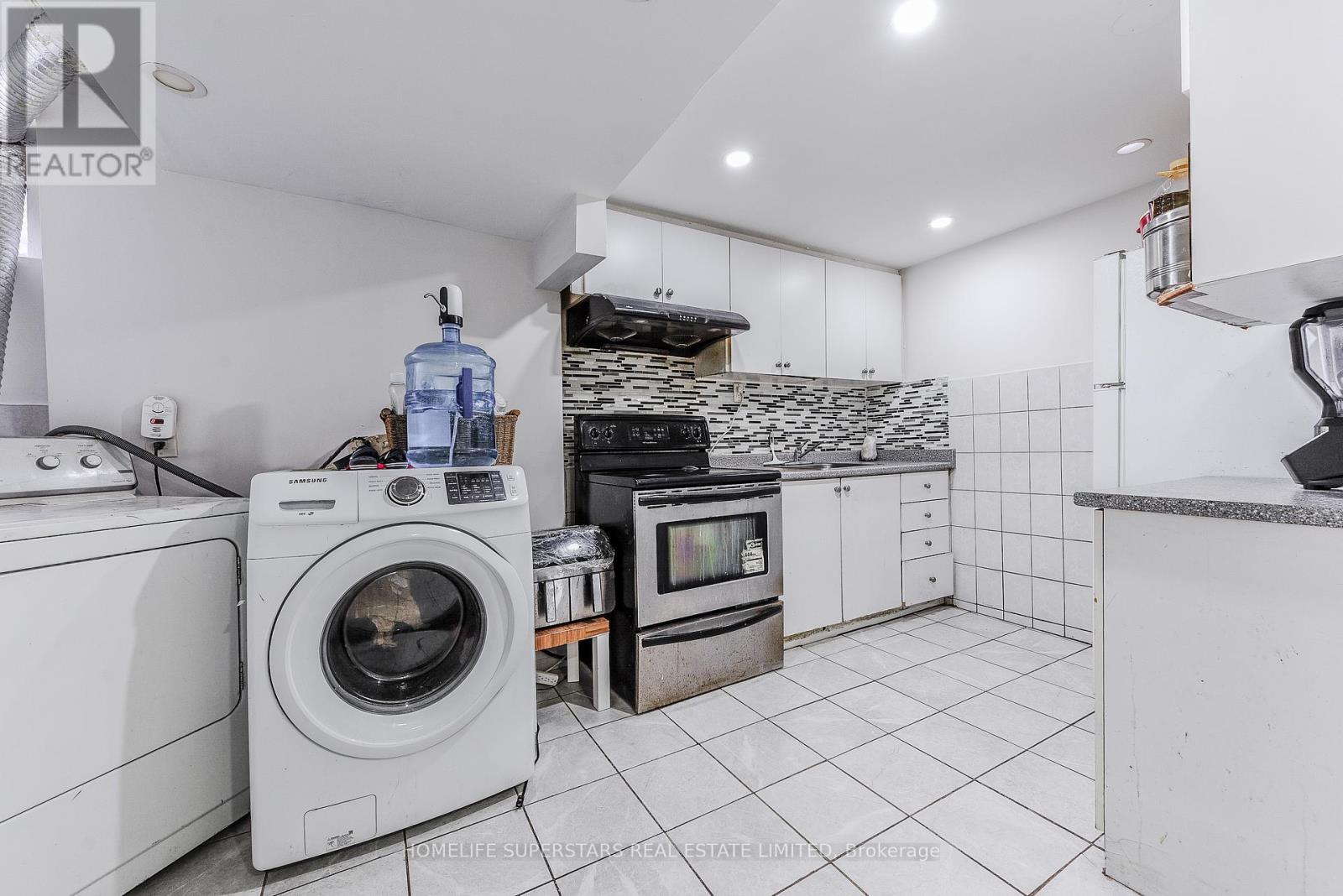 3 Lightwood Drive, Toronto (Thistletown-Beaumonde Heights), Ontario  M9V 2Z1 - Photo 32 - W12393034