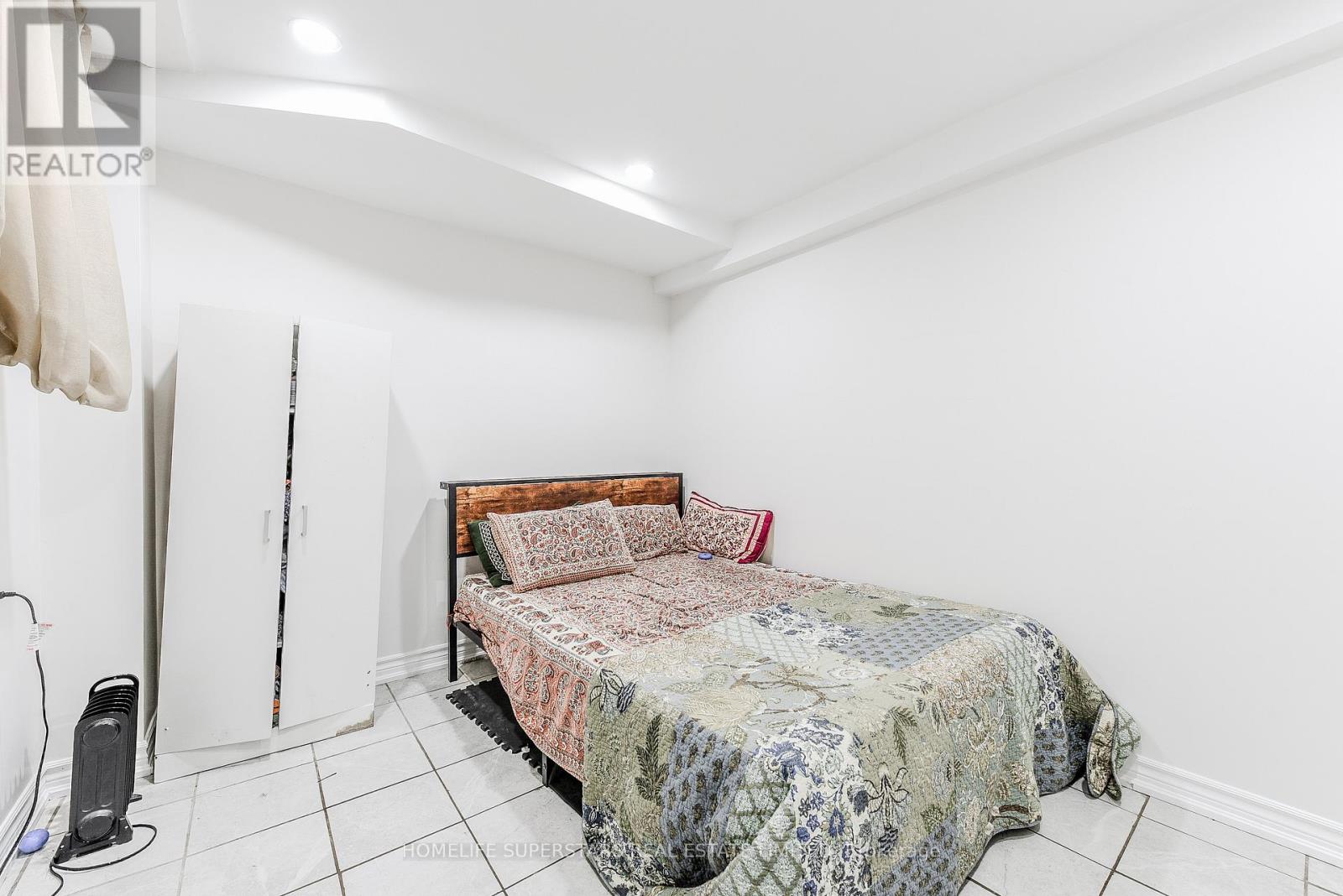 3 Lightwood Drive, Toronto (Thistletown-Beaumonde Heights), Ontario  M9V 2Z1 - Photo 34 - W12393034
