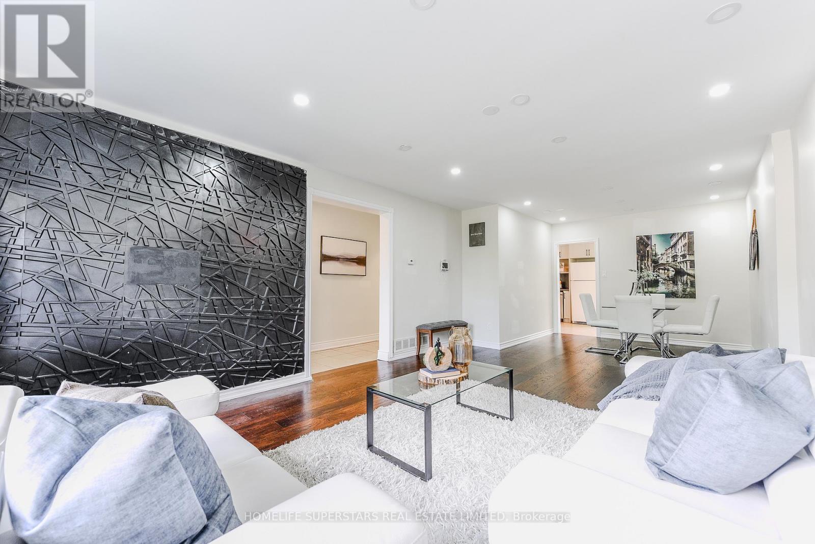 3 Lightwood Drive, Toronto (Thistletown-Beaumonde Heights), Ontario  M9V 2Z1 - Photo 7 - W12393034