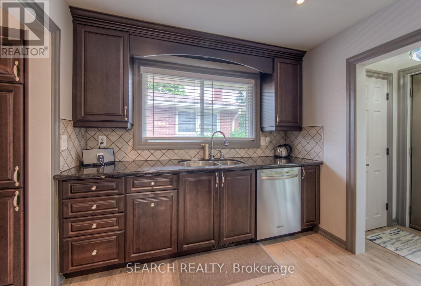 3 Kenwood Crescent, Hamilton (Huntington), Ontario  L8T 1W3 - Photo 11 - X12393032