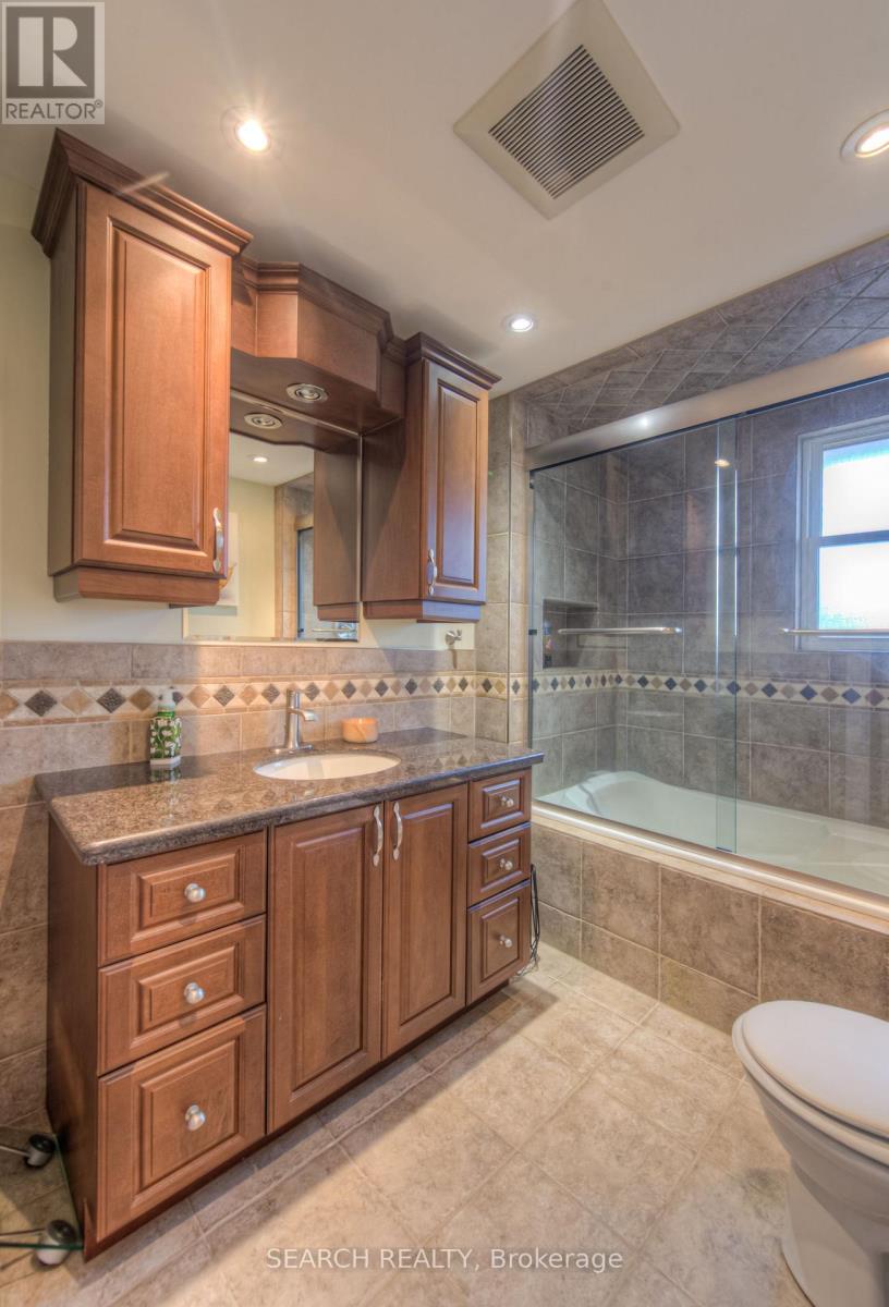 3 Kenwood Crescent, Hamilton (Huntington), Ontario  L8T 1W3 - Photo 18 - X12393032