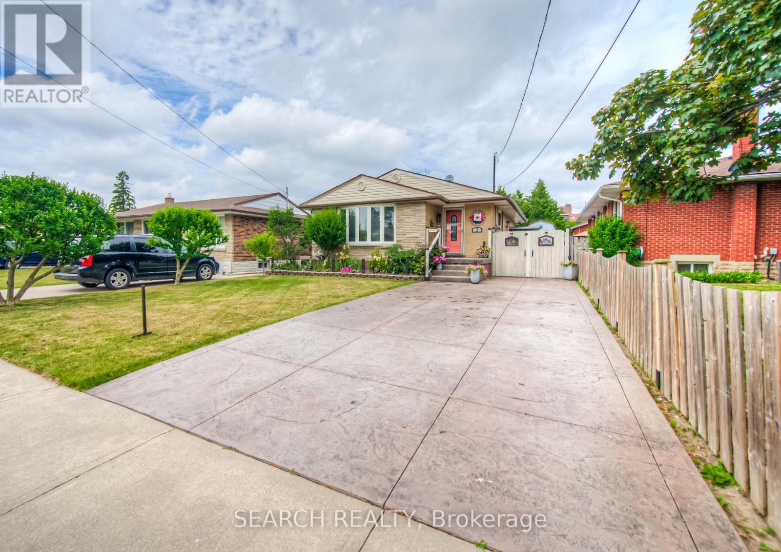 3 Kenwood Crescent, Hamilton (Huntington), Ontario  L8T 1W3 - Photo 2 - X12393032