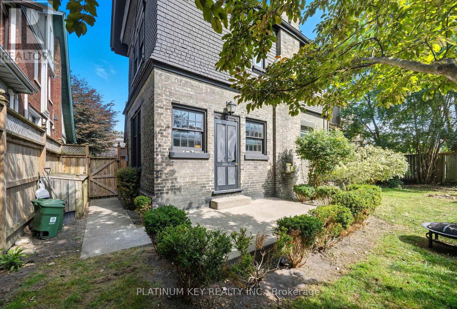 603 Queens Avenue, London East, Ontario  N6B 1Y9 - Photo 2 - X12393041