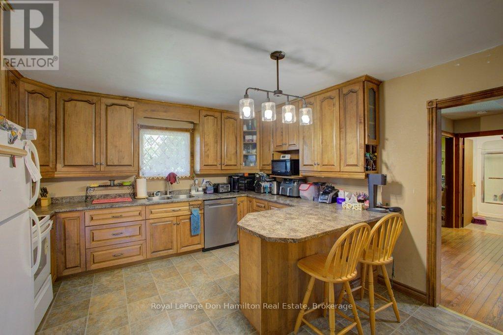 8298 8 Concession, Mapleton, Ontario  N0G 2K0 - Photo 13 - X12393089