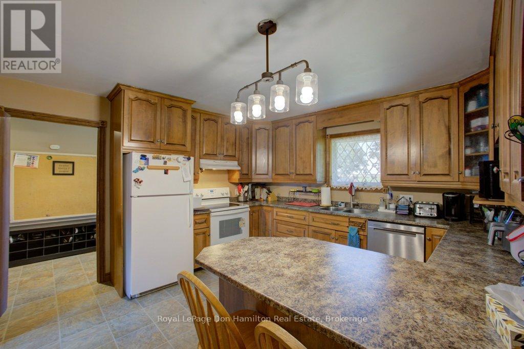 8298 8 Concession, Mapleton, Ontario  N0G 2K0 - Photo 14 - X12393089