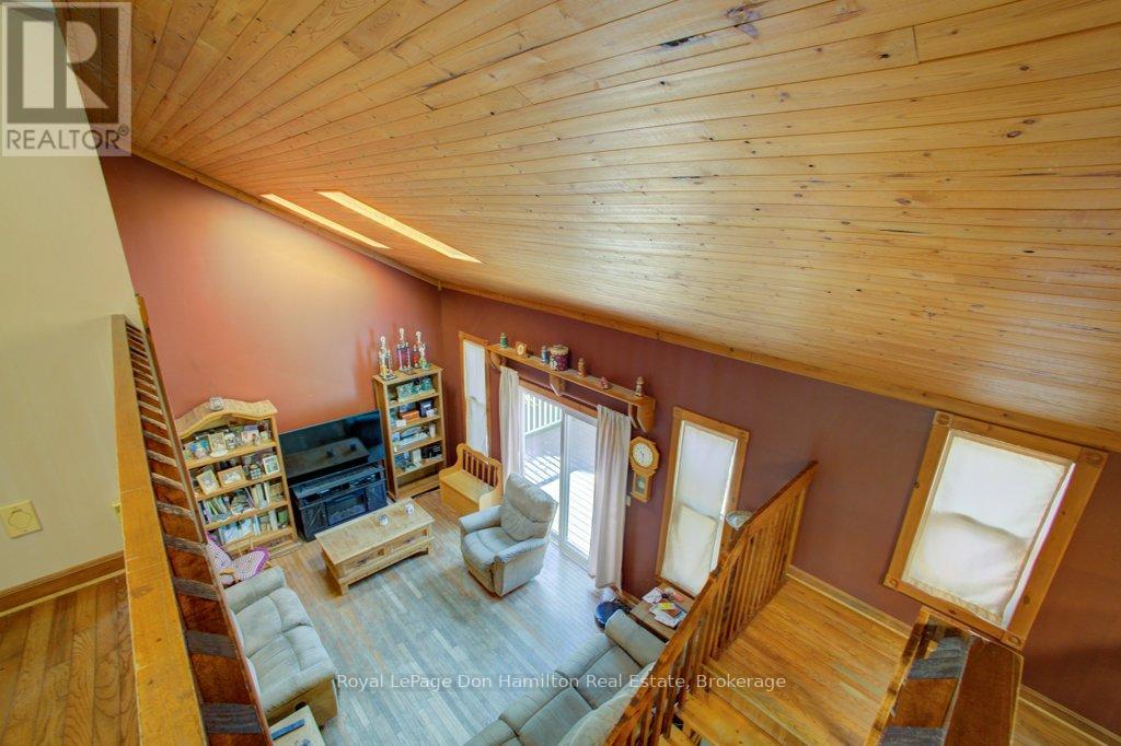 8298 8 Concession, Mapleton, Ontario  N0G 2K0 - Photo 18 - X12393089