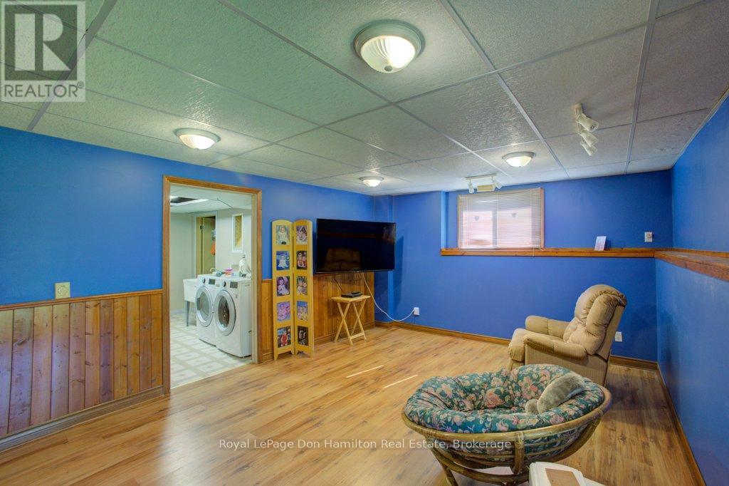 8298 8 Concession, Mapleton, Ontario  N0G 2K0 - Photo 27 - X12393089