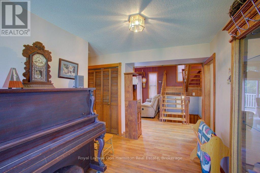8298 8 Concession, Mapleton, Ontario  N0G 2K0 - Photo 6 - X12393089
