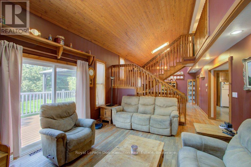 8298 8 Concession, Mapleton, Ontario  N0G 2K0 - Photo 9 - X12393089