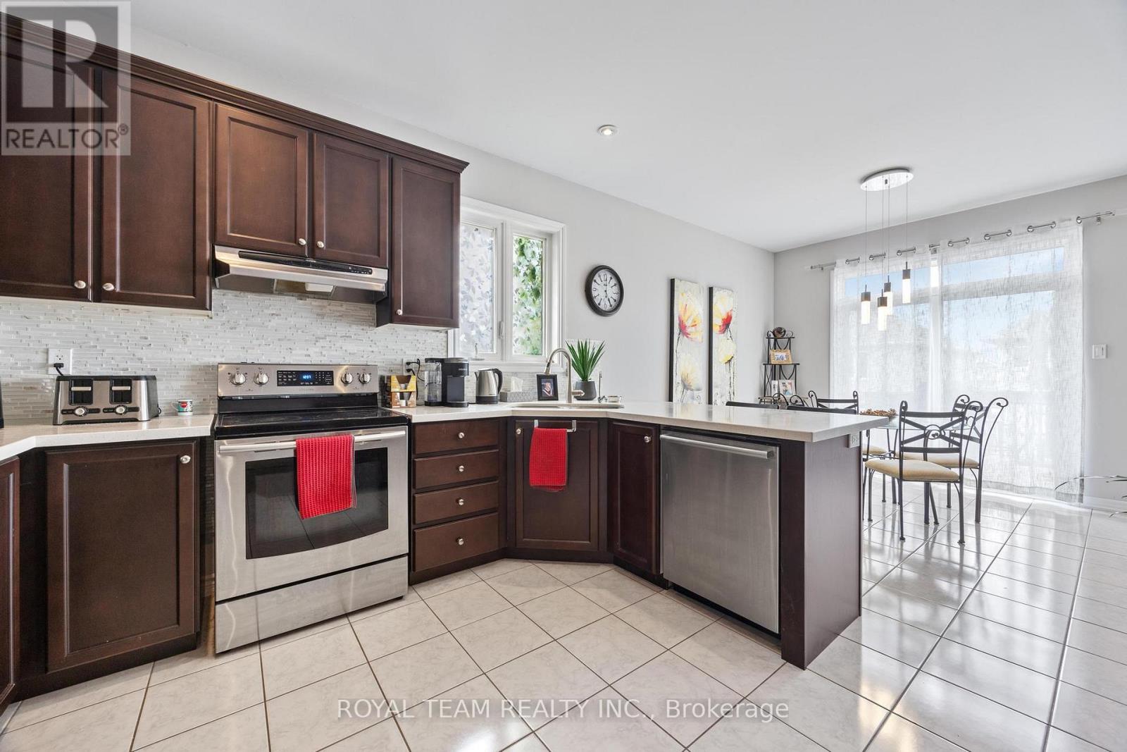 218 Richardson Crescent, Bradford West Gwillimbury, Ontario  L3Z 0R6 - Photo 12 - N12393054