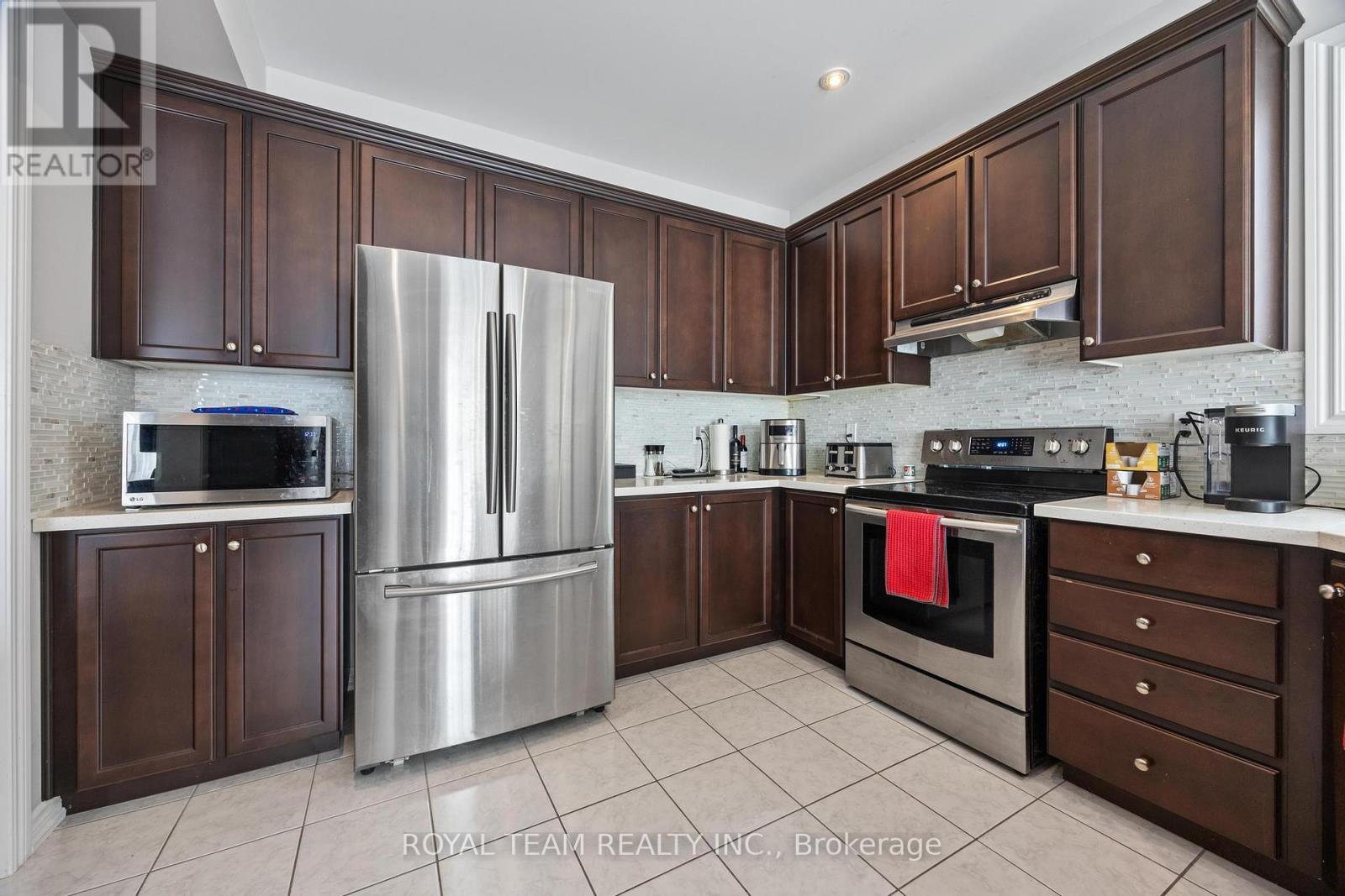 218 Richardson Crescent, Bradford West Gwillimbury, Ontario  L3Z 0R6 - Photo 15 - N12393054