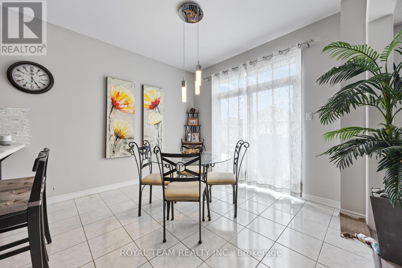 218 Richardson Crescent, Bradford West Gwillimbury, Ontario  L3Z 0R6 - Photo 17 - N12393054