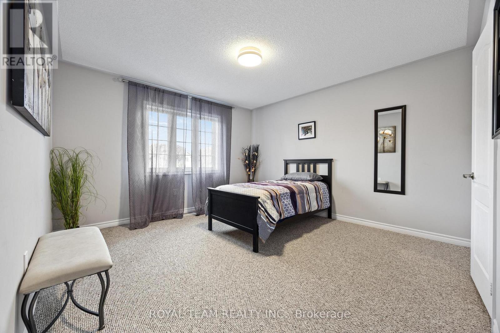 218 Richardson Crescent, Bradford West Gwillimbury, Ontario  L3Z 0R6 - Photo 23 - N12393054