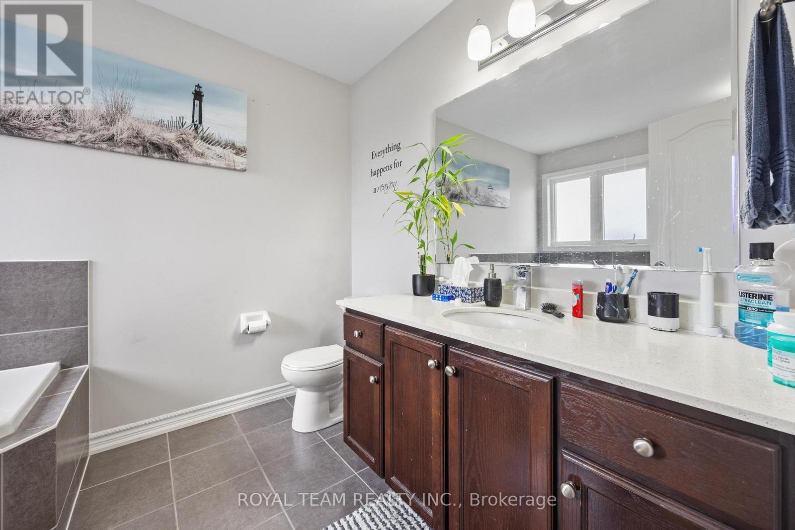 218 Richardson Crescent, Bradford West Gwillimbury, Ontario  L3Z 0R6 - Photo 24 - N12393054