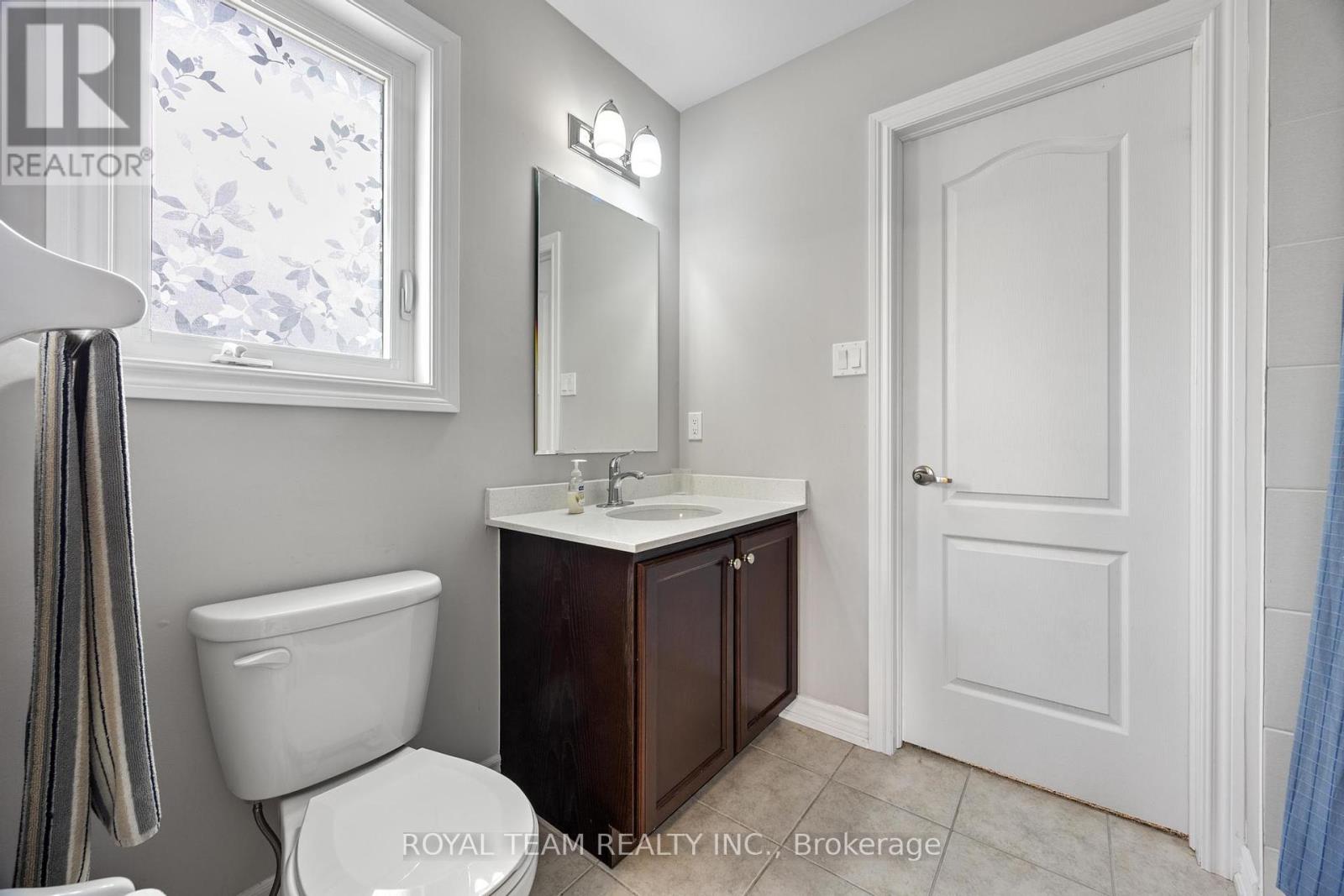 218 Richardson Crescent, Bradford West Gwillimbury, Ontario  L3Z 0R6 - Photo 27 - N12393054
