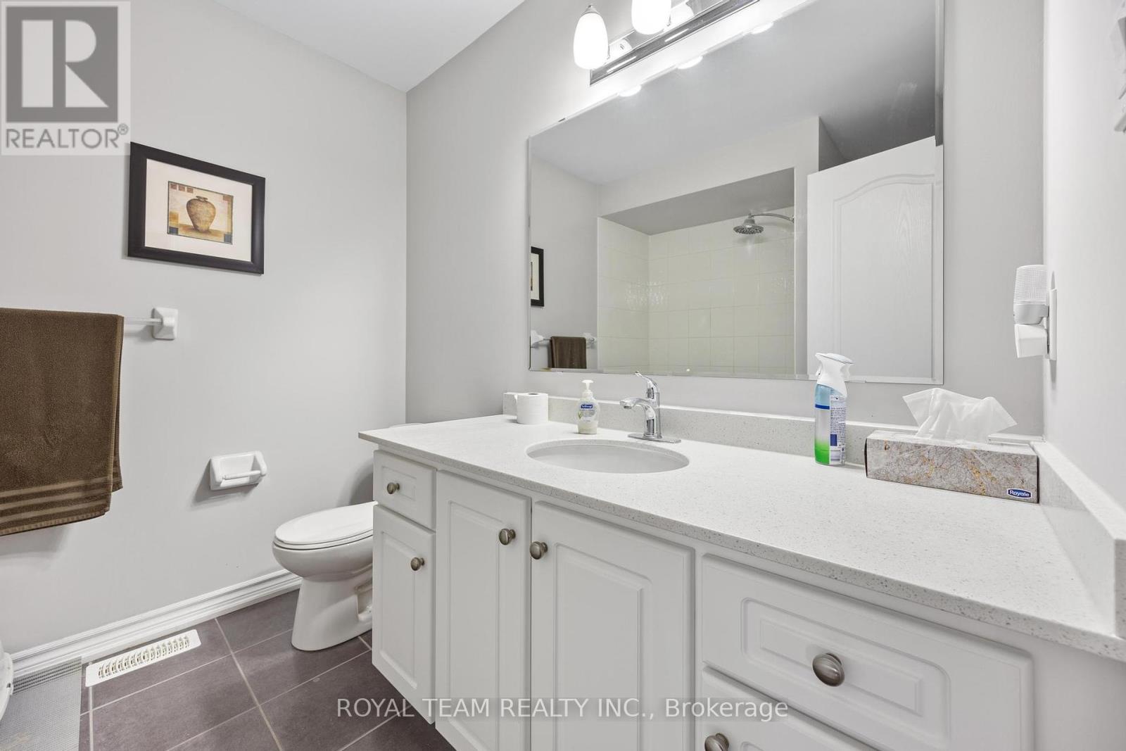 218 Richardson Crescent, Bradford West Gwillimbury, Ontario  L3Z 0R6 - Photo 28 - N12393054