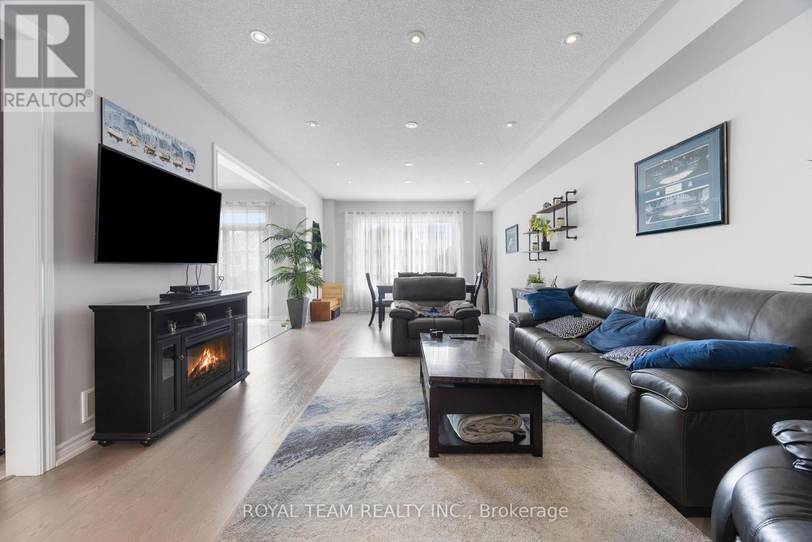 218 Richardson Crescent, Bradford West Gwillimbury, Ontario  L3Z 0R6 - Photo 7 - N12393054