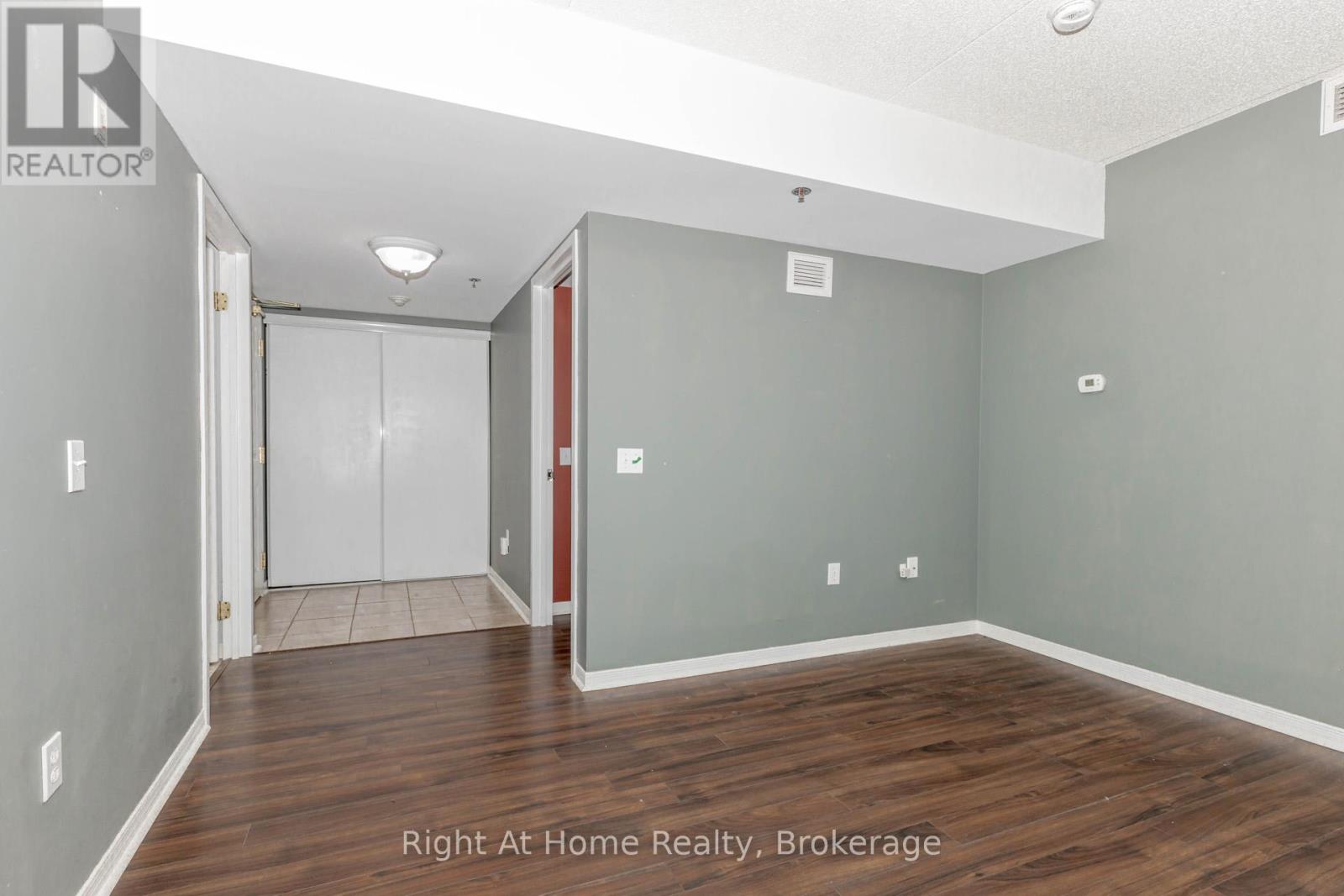 203 - 137 Martin Street, Milton, Ontario  L9T 5H4 - Photo 10 - W12393095