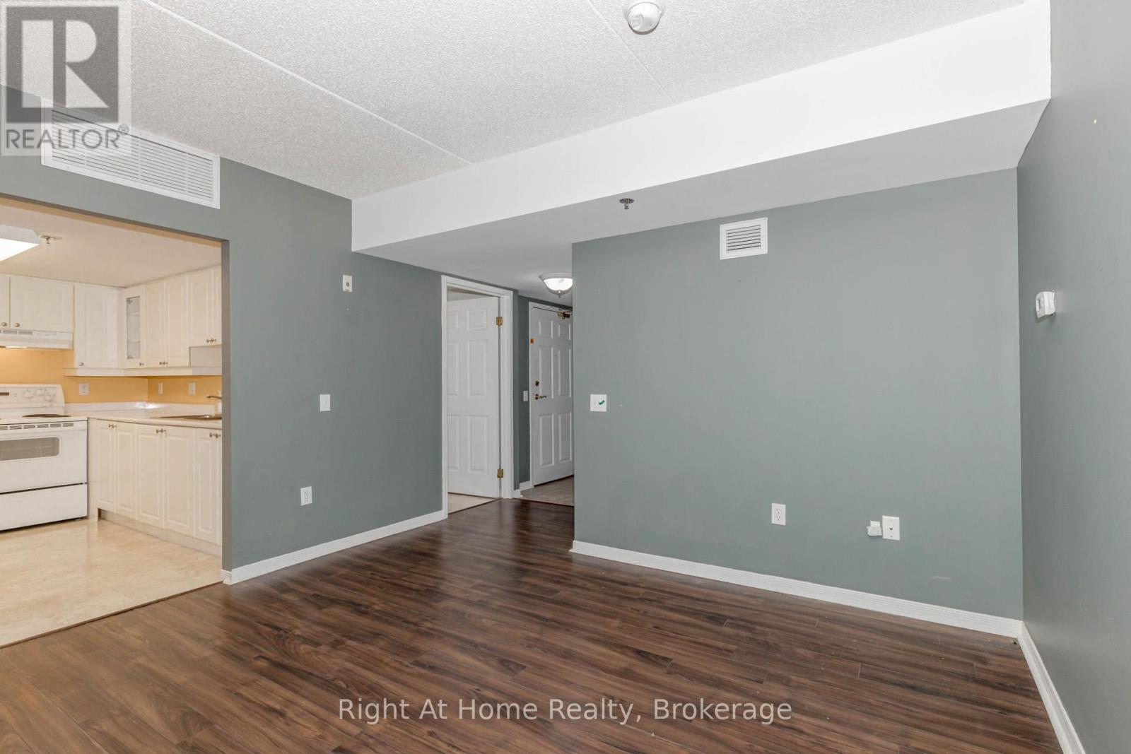 203 - 137 Martin Street, Milton, Ontario  L9T 5H4 - Photo 11 - W12393095