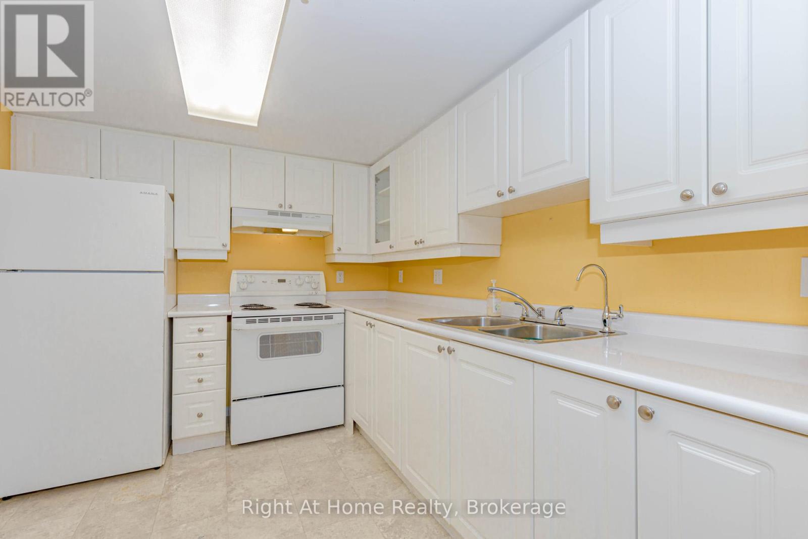 203 - 137 Martin Street, Milton, Ontario  L9T 5H4 - Photo 15 - W12393095