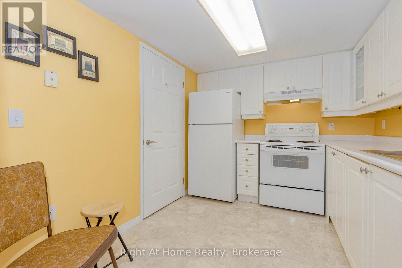 203 - 137 Martin Street, Milton, Ontario  L9T 5H4 - Photo 16 - W12393095