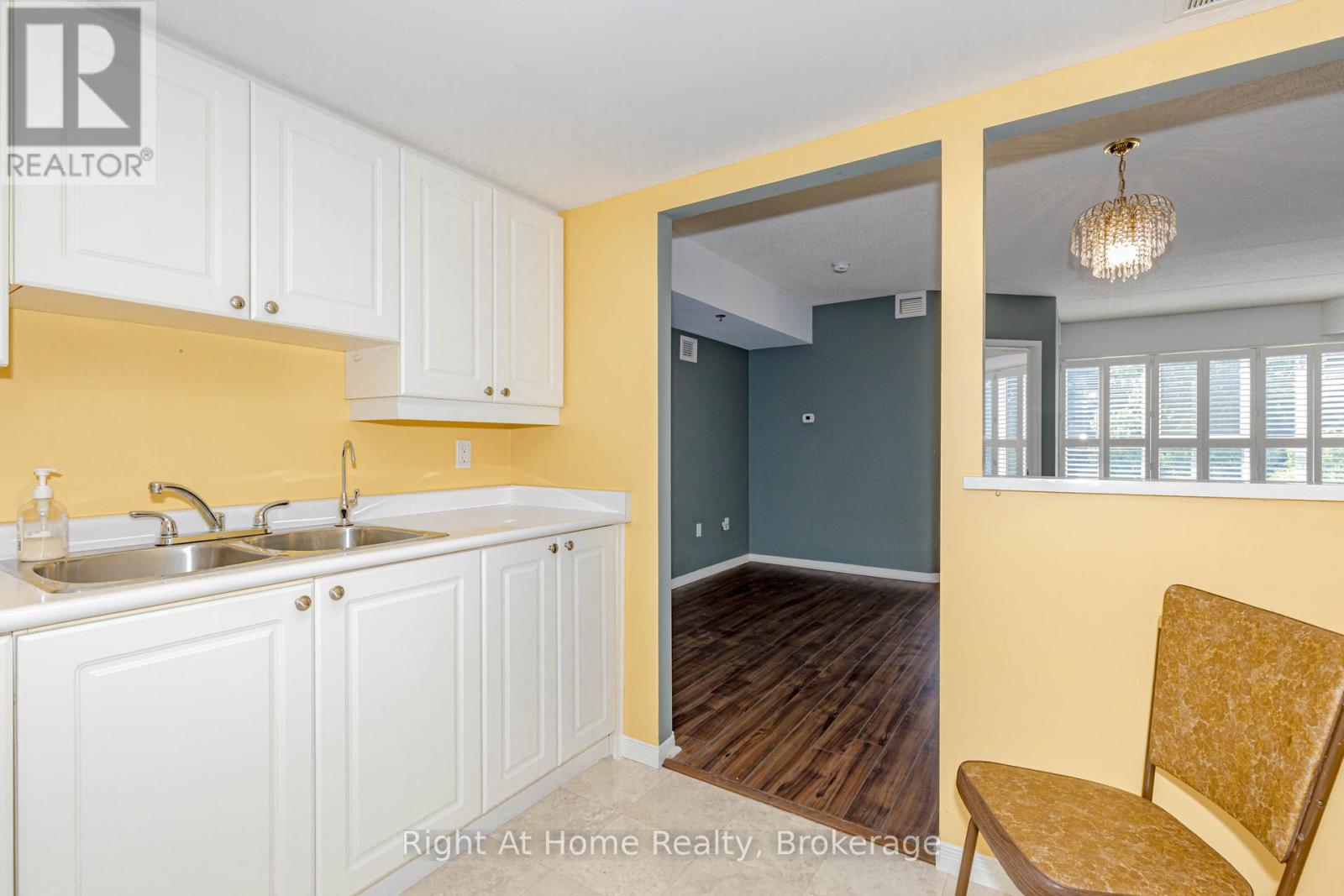 203 - 137 Martin Street, Milton, Ontario  L9T 5H4 - Photo 18 - W12393095