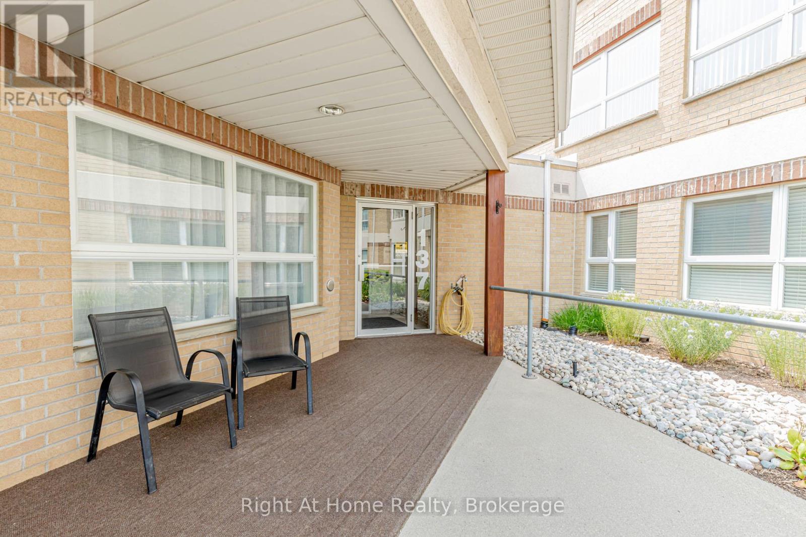 203 - 137 Martin Street, Milton, Ontario  L9T 5H4 - Photo 2 - W12393095