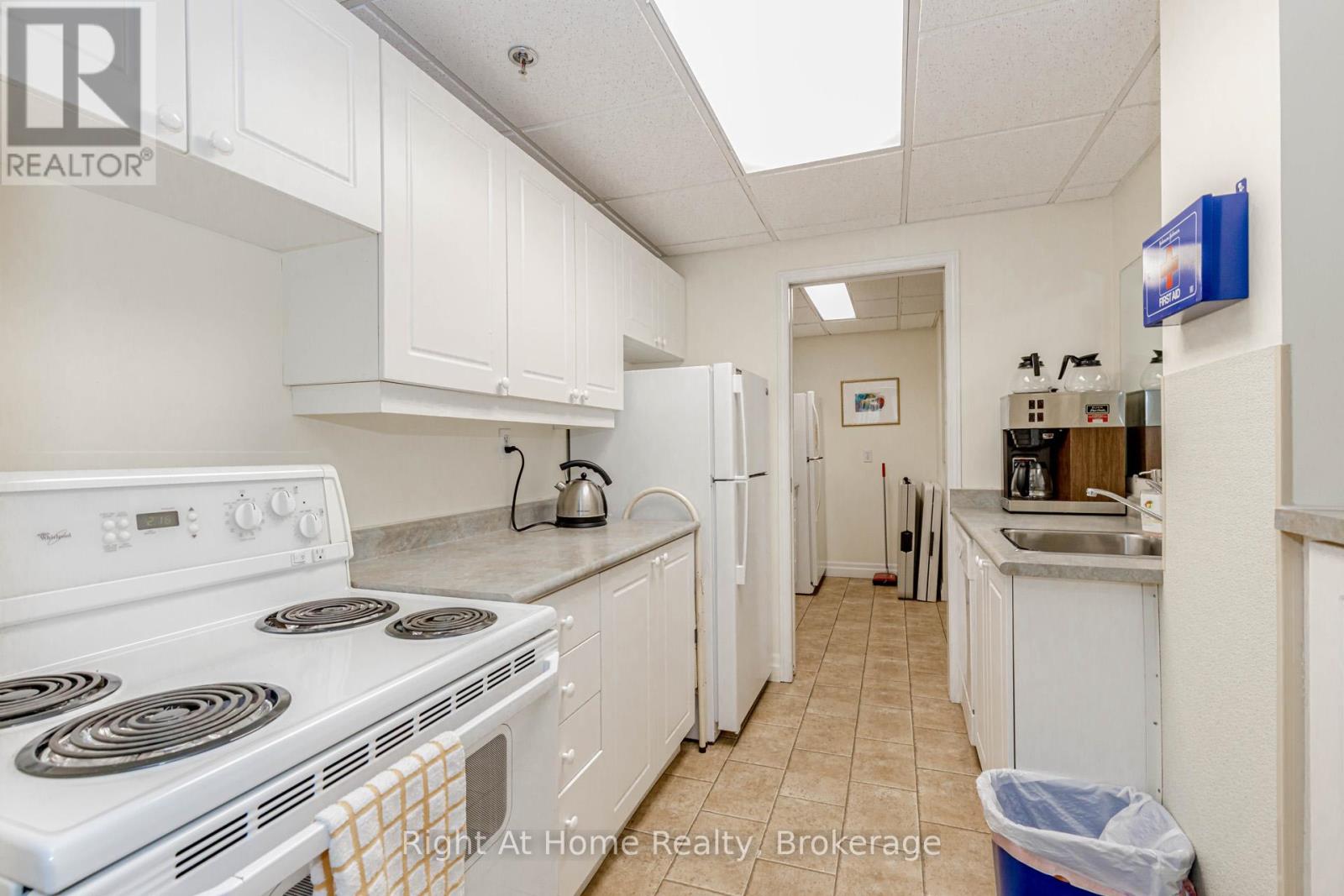 203 - 137 Martin Street, Milton, Ontario  L9T 5H4 - Photo 30 - W12393095