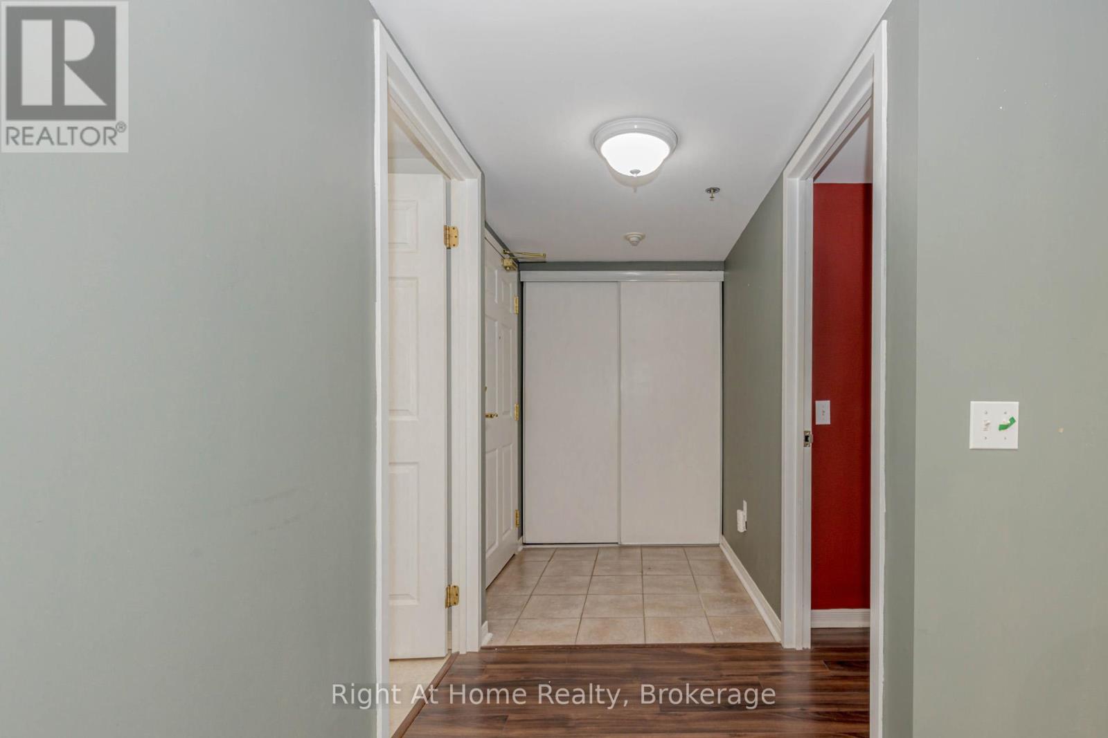 203 - 137 Martin Street, Milton, Ontario  L9T 5H4 - Photo 5 - W12393095