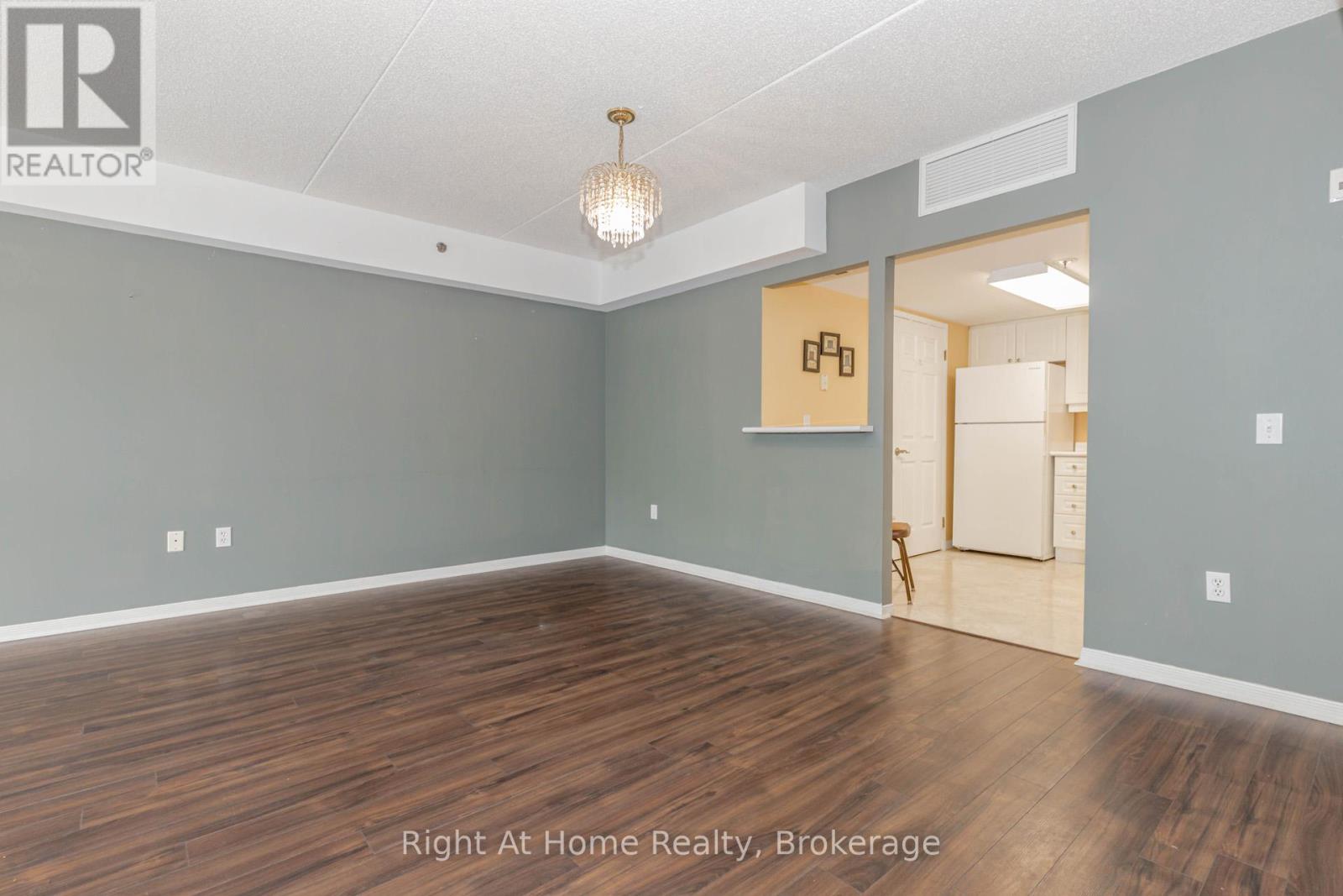 203 - 137 Martin Street, Milton, Ontario  L9T 5H4 - Photo 7 - W12393095